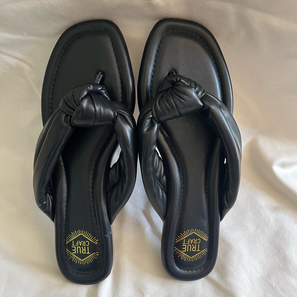 True Craft Black Sandals Size 9 1/2